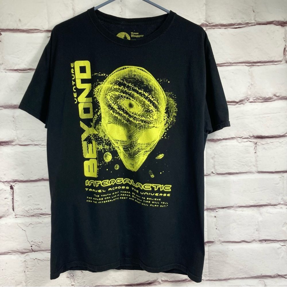 Tree Hugger Black T-Shirt SZ L Venture Beyond Intergalactic Space Ship Aliens